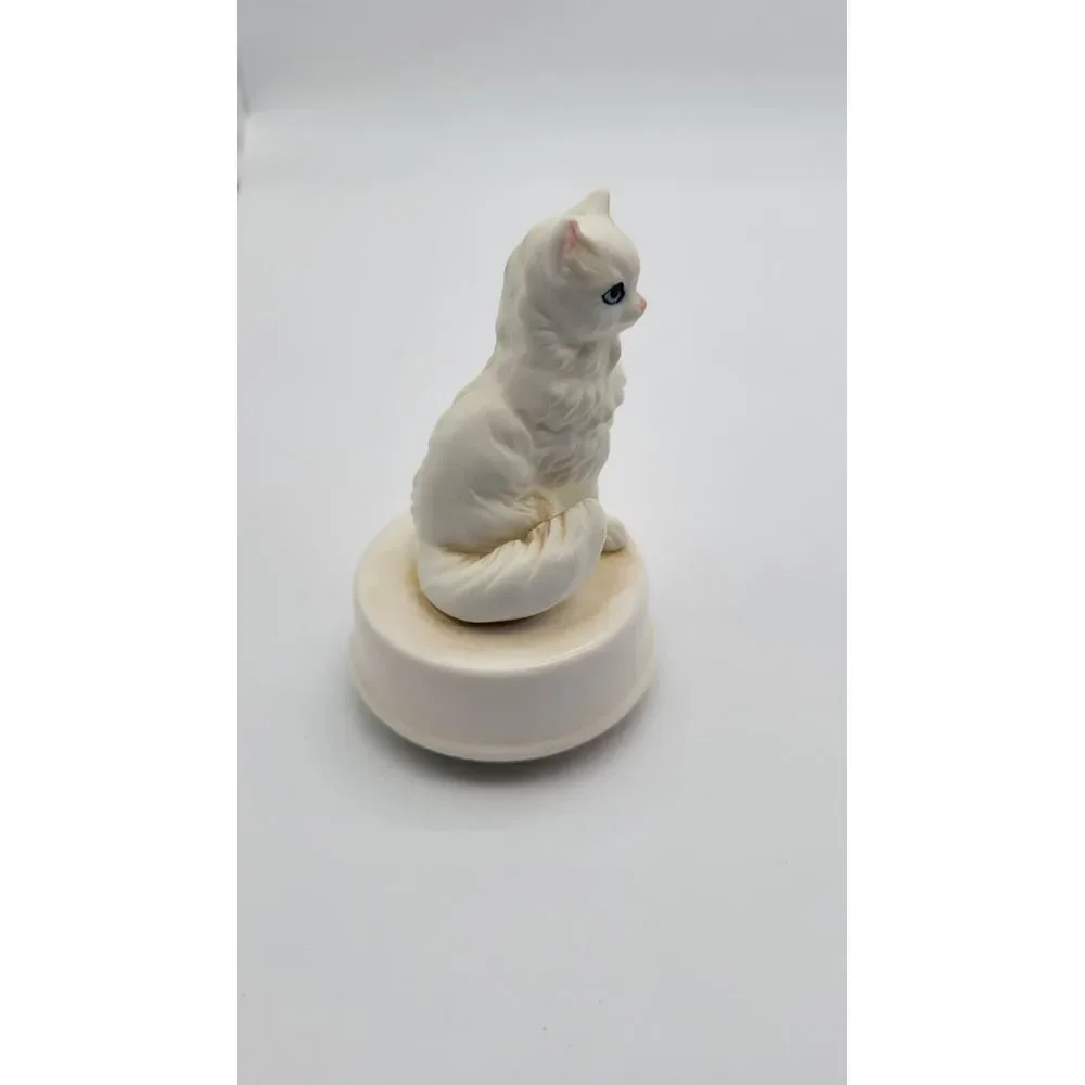 Vintage San Francisco Music Box Cat musical kitty Figurine Persian cat‎